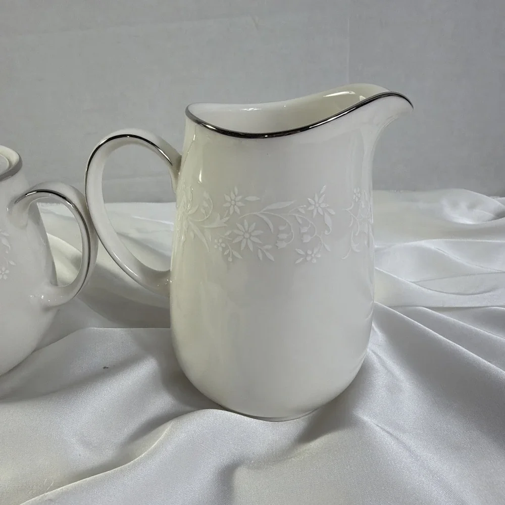 Noritake Ivory China 7541 Lorelei Cream & Sugar Bowl‎ with Lid, Excellent Cond.